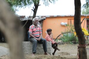 Photo Farmers planting trees