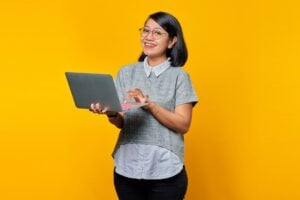 Photo Online Marketplaces for Women Entrepreneurs