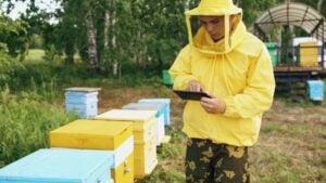 Photo Solar-Powered Agriculture and Beekeeping